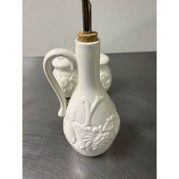 VTG Tabletops Gallery Vinegar Jar & Drizzle Spout & Ceramic Salt, Pepper Shaker - Picture 7 of 8